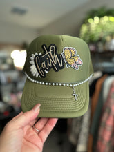 Load image into Gallery viewer, Trucker Hats With Patches &amp; Chains
